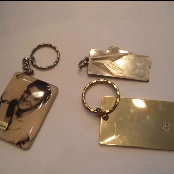 VINTAGE ESTATE ELVIS PRESLEY ROCK N ROLL KEYCHAIN LOT NEVER USED - Picture 2 of 2